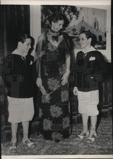 1936 Press Photo Mrs. Franklin Roosevelt chats with the 