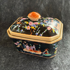 Chinese Porcelain Famille Rose lidded box, noir black Trinket Box -Marked picture