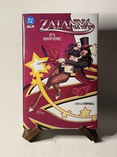 Zatanna: It’s Showtime (2025) - Jamal Campbell • Hardcover / HCDJ • DC picture
