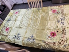 Vtg WW2 Satin EMBROIDERED 51 X 73” 1940s TABLECLOTH W/5 NAPKINS CHAINSTITCH Wow picture