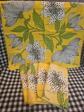 Five (5) VERA Napkins Yellow White Black Green Lillies picture