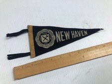 VINTAGE UNIVERSITY OF NEW HAVEN CONNECTICUT FELT PENNANT 10