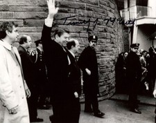 TIMOTHY J. MCCARTHY SIGNED 8x10 PHOTO RONALD REAGAN ASSASSINATION BECKETT BAS picture