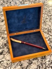 Vintage Chinese Collectible Pen - Taipei National Palace Museum - & wooden box picture