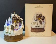 2007 Hallmark Keepsake Ornament Snowy Mountain Lodge WORKS picture