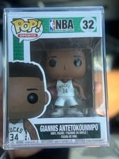 Funko Pop Sports Giannis Antetokounmpo NBA Milwaukee Bucks #32 + Pop Protectors picture