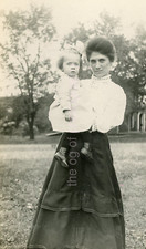 EARLY 20th CENTURY MOTHER + CHILD FOUND POSTCARD Real Photo RPPC bw 46 LA 81 W picture