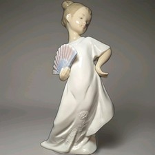 NAO DAISA I'm Pretty Young Girl With Fan RETIRED 2003 Figurine #1455 SPAIN RARE picture