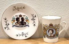 VINTAGE QUEEN ELIZABETH II SILVER JUBILEE CUP & PLATE FINE CHINA picture