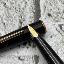Beautiful item Montblanc fountain pen 320 black gold 14K 585 character width EF picture