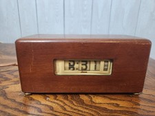 Vintage LAWSON Model P40 Style 217 Electric Clock. In running order picture