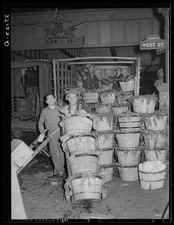 New York City NY Washington Market Carrots 1939 Produce Wharf Workers picture