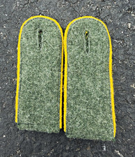 WW2 German Repro enlisted man Shoulder Boards Cavalry Feldgrau w/ Yellow Piping picture