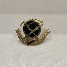 Vintage French Qui Qu'en Grogne Hunting Horn Dog Enamel Pin Badge Gold Black picture