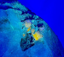 418 g Maine Fluorescent Blue Fluorapatite Clusters in Albite Matrix picture