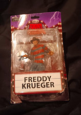 NECA Toony Terrors Freddy Krueger Figure w/ Bonus Backdrop Display Horror picture