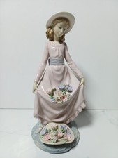 LLADRO “FLOWER CURTSY” #5027 Girl Flowers Retired Porcelain Figurine picture