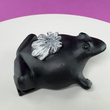 Natural Chrysanthemum Stone Frog Carving Flower Stone Sculpture, 449 Grams picture
