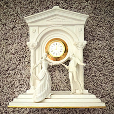 The Franklin Mint Romeo and Juliet Porcelain Mantel Clock Quartz Roman 1988 picture