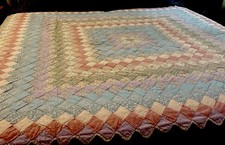 Arch Quilt Hawthorne 82 x 68 Dainty Florals, Pink, Sage, Blue Bedspread picture