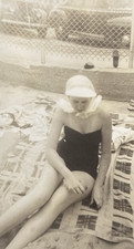 1951 Sexy Girl Swimsuit Leggy Avon Beach Avon-by-the-sea NJ Orig Photo P23n16 picture