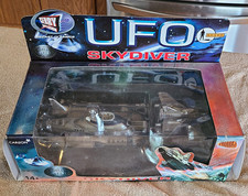 Product Enterprise UFO Skydiver Diecast Model Set with Box Sci-Fi & Horror picture