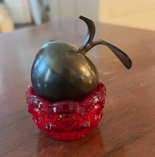 Vintage Brass Apple Trinket Box / Paperweight – Made in India – Leaf & Stem picture