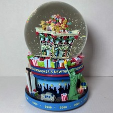 VTG Bloomingdale’s NYC Christmas 2000 Santa Twin Towers Musical Snow Globe picture