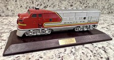 Vintage 1992 Avon Lionel 1948 Santa Fe F3 Diesel Train Engine Pair - 1 Stand picture