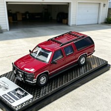 1:64 Suburban Metallic Red Blue Alloy Model Car - Rare Miniature picture