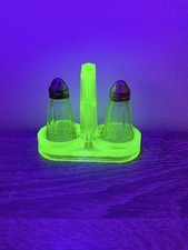 vintage green Depression glass salt and pepper shaker  with its original caddy picture