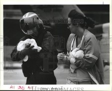 1992 Press Photo Hurricane Andrew - Coast Guard evacuates babies from hospital. picture