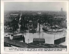 1950 Press Photo Flooding in winnipeg, Canada in an aerial view - nea68287 picture