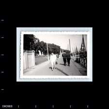 Old Vintage Photo STREET SCENE MEN WOMEN WALKING picture