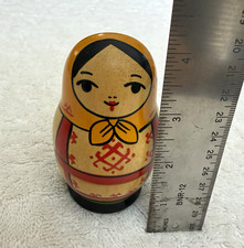 Wooden Russian Nesting Dolls Matryoshka Set of 6 Multiple Pieces picture