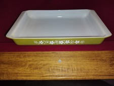 Pyrex #933 Crazy Daisy Spring Blossom Vintage Green Lasagna Casserole Pan 13x9x2 picture