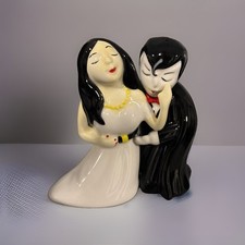 Westland Giftware Magnetic Ceramic Salt and Pepper Shaker Set, Vampire Kisses picture