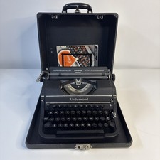 VINTAGE 1946 UNDERWOOD UNIVERSAL PORTABLE TYPEWRITER COMPLETE WITH CASE & MANUAL picture