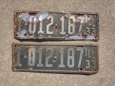 1933 Illinois License Plate Pair Original Pub Bar Decor Garage Display picture