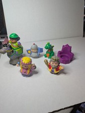 LOT (7) Fisher Price LITTLE PEOPLE: Robin Hood/Maid Marian/King/Dragon 2003 picture
