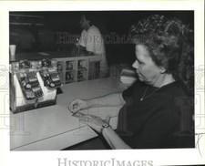 1991 Press Photo Gail Retif Plays Lottery at Bowling Alley, Louisiana picture