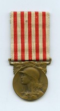 WWI FRANCE French GREAT WAR COMMEMORATIVE MEDAL War Medal Complete with Hanger picture