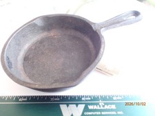 Antique cast iron skillet / ashtray (salesmans sample ?) picture