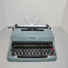 Olivetti Underwood Lettera 32 Typewriter Made in Italy Brazilian Layout 1966 picture