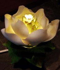 Avon Gift Collection Bisque Porcelain Magnolia Accent Light Night Light 1998 picture