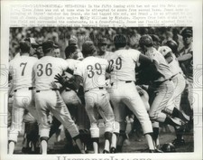 1969 Press Photo brawl between Mets and Expos, Cleon Jones ejected from game picture