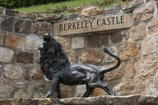 Photo:Berkeley Springs WV Berkeley Castle Lion Gate 1885 2010s Statue picture