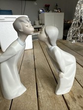 NAO by LLADRO Girl Kissing Boy Kissing  Nightgown Matte Porcelain Figurines 1972 picture