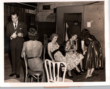 HOLLYWOOD ACTRESS IDA LUPINO BEHIND SCENES PORTRAIT 1940s ORIG  PHOTO MA8 picture
