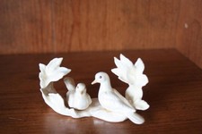 Retired Hagen Renaker White Bower with Dove Pair 1990's picture